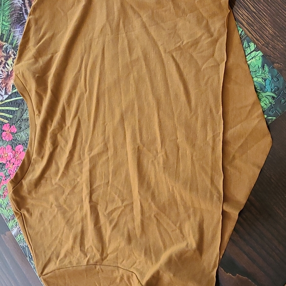 Crop top - Picture 2 of 3